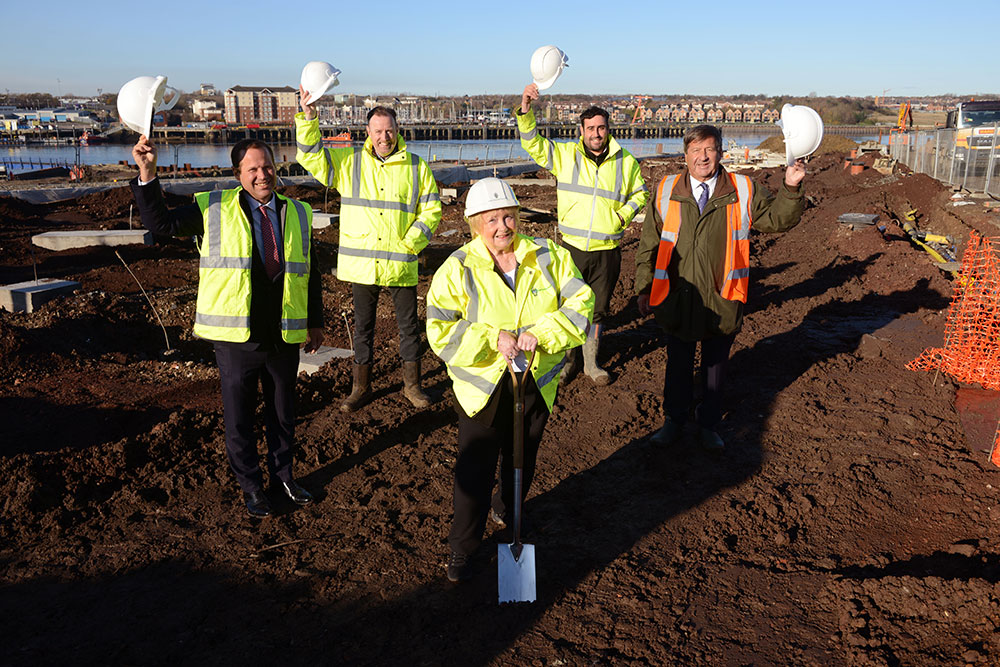 Cllr Meling and Cussins representatives at the Holborn phase 2 residential development site launch