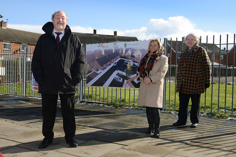 Cllr Foreman and Cllr Bell at the Hindmarch Drive residential development